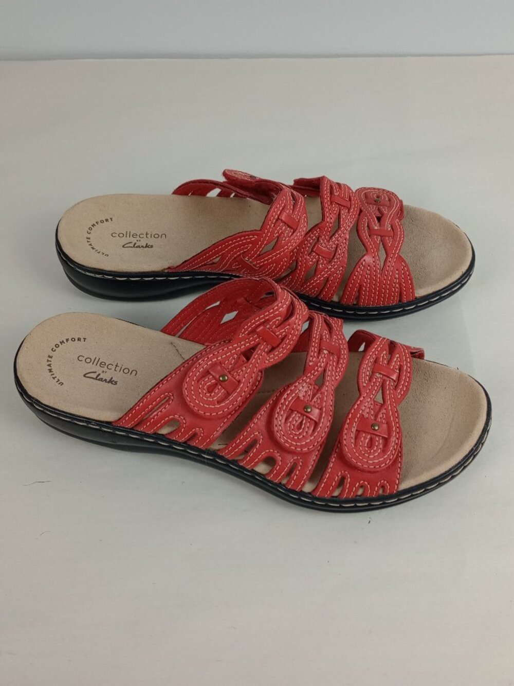 NWOT Clarks Womens 8M Red Leather Hook & Loop Woven Adjustable Straps Sandals